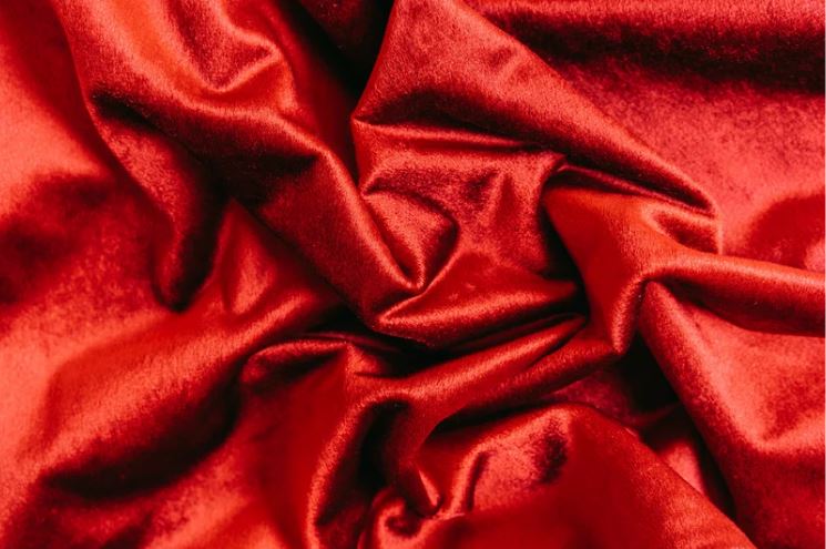 پارچه قرمز برای لباس عید زنانه